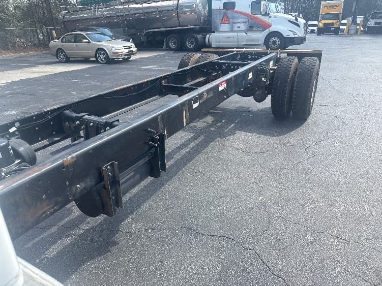 2019 Hino 338 — photo 5