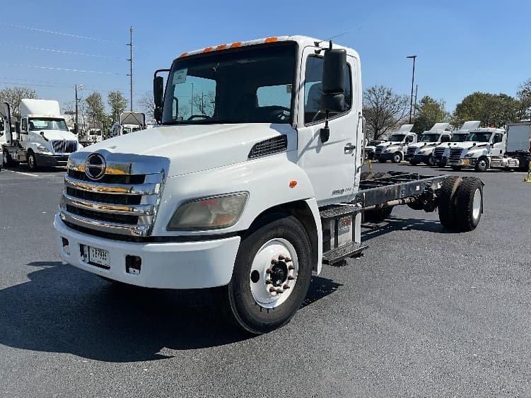 2019 Hino 338 — photo 3