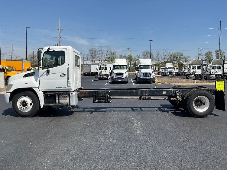 2019 Hino 338 — photo 4