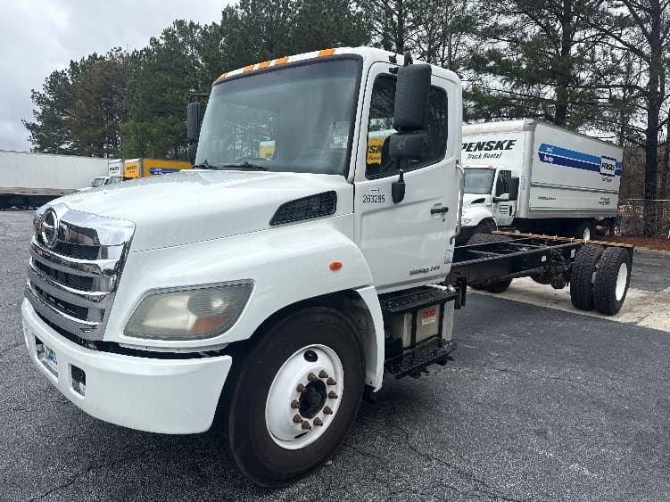 2019 Hino 338 — photo 3