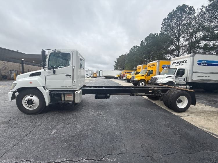 2019 Hino 338 — photo 4