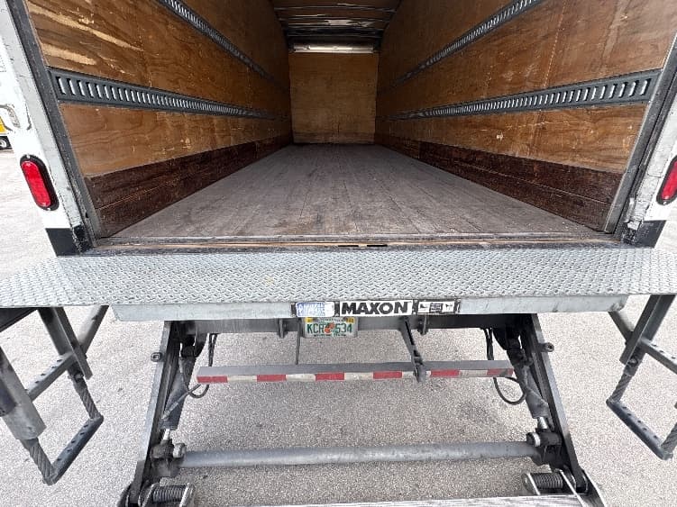 2019 Hino 268 — photo 10