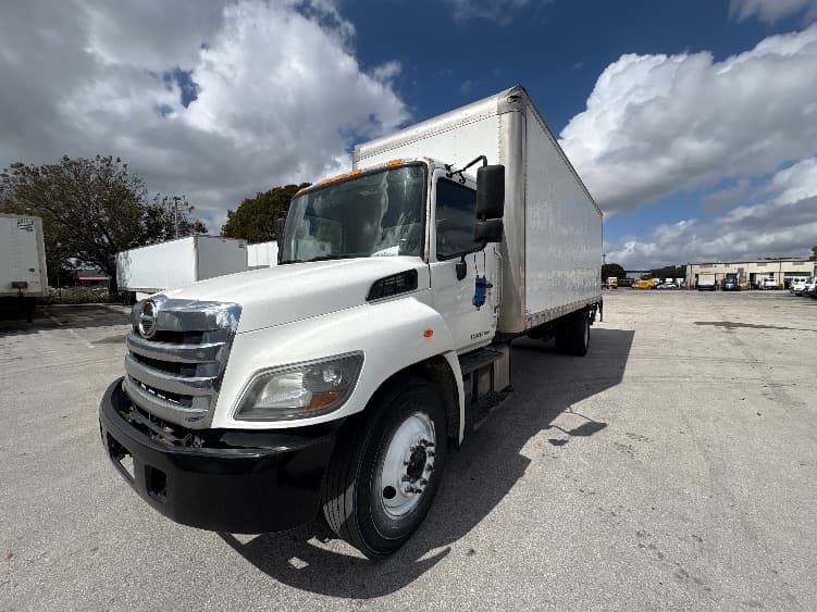 2019 Hino 268 — photo 3