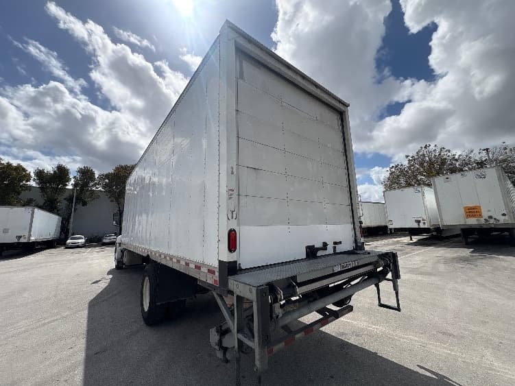 2019 Hino 268 — photo 6