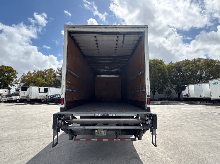 2019 Hino 268 — photo 8