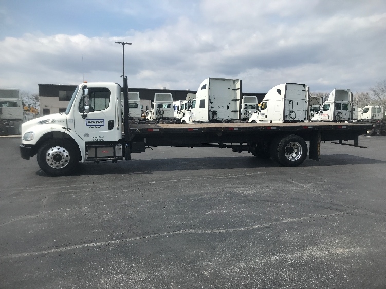2019 Freightliner M2 106 — photo 4