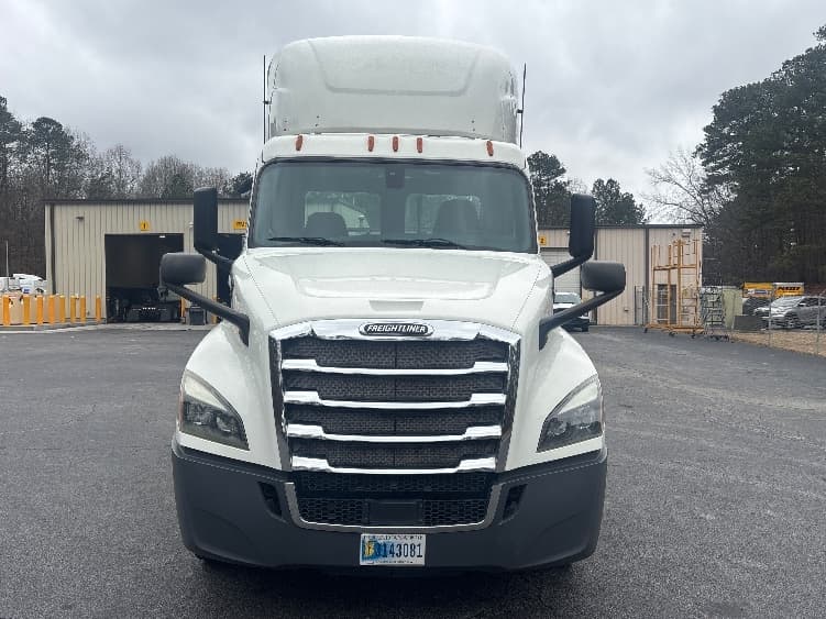 2020 Freightliner Cascadia — photo 2
