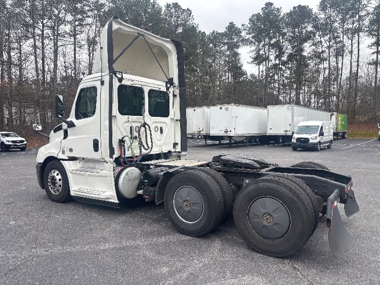 2020 Freightliner Cascadia — photo 5