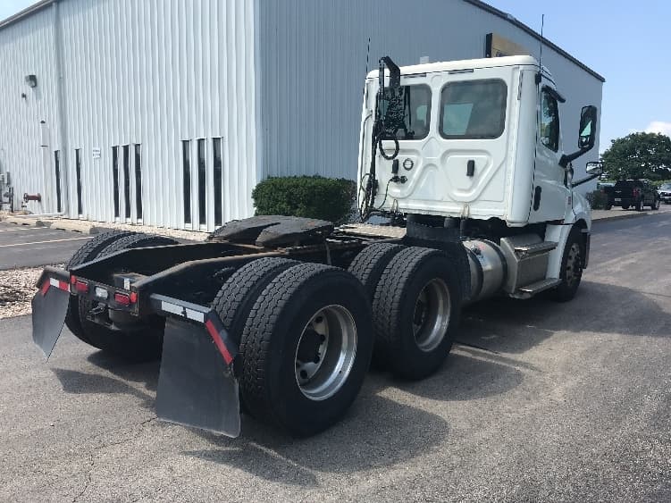 2019 Freightliner Cascadia — photo 7