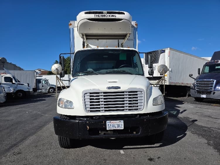 2019 Freightliner M2 106 — photo 2