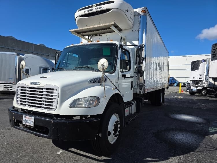 2019 Freightliner M2 106 — photo 3