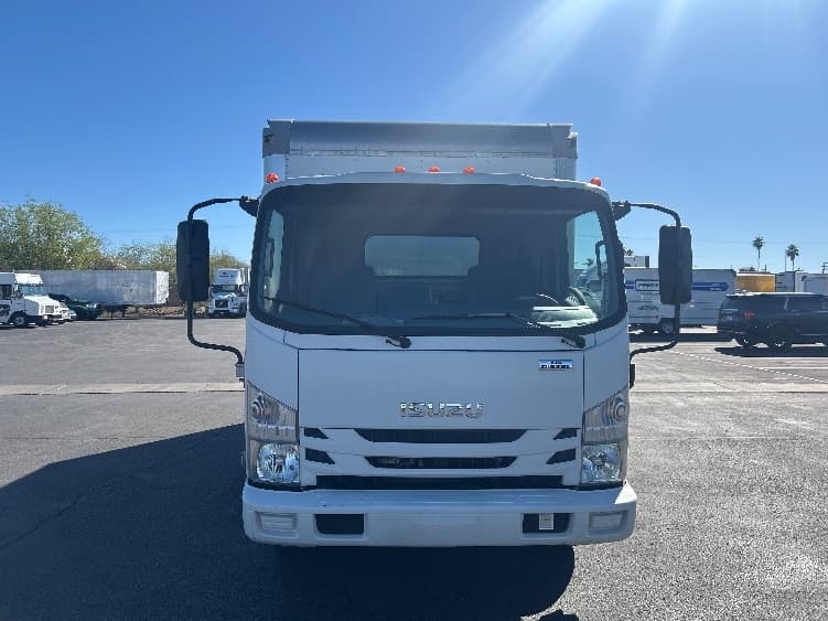 2019 Isuzu NPR — photo 2