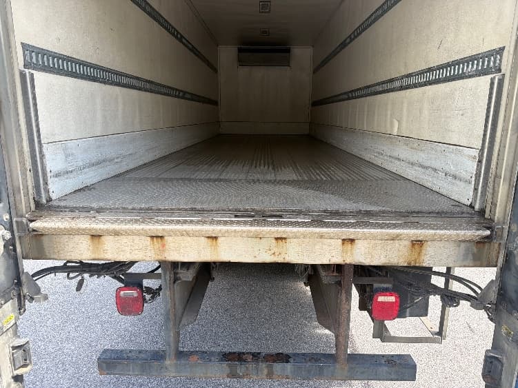 2017 Freightliner M2 106 — photo 10