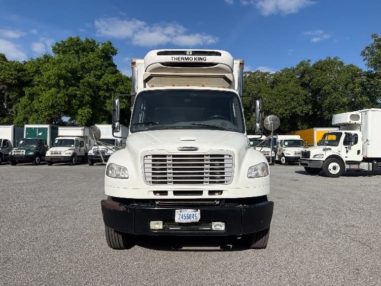 2017 Freightliner M2 106 — photo 2