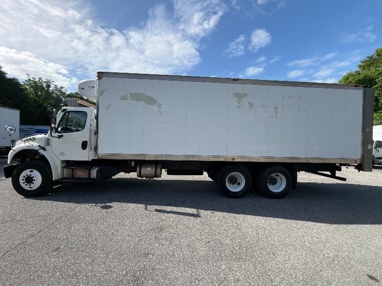 2017 Freightliner M2 106 — photo 4