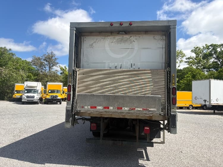 2017 Freightliner M2 106 — photo 7