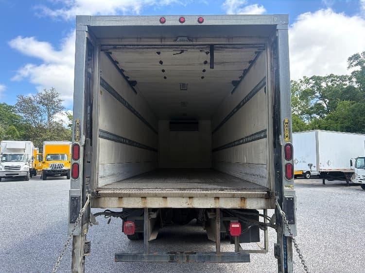 2017 Freightliner M2 106 — photo 8