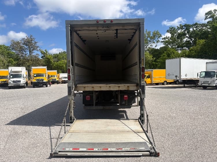 2017 Freightliner M2 106 — photo 9