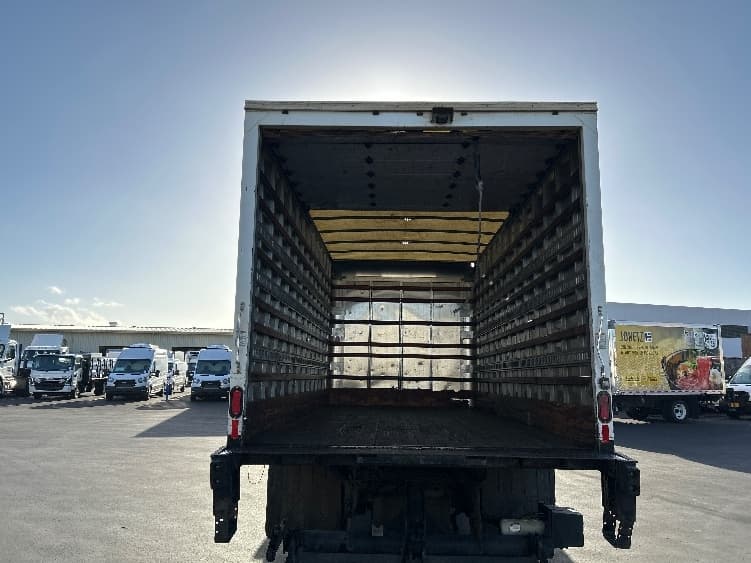 2019 Isuzu NQR — photo 8