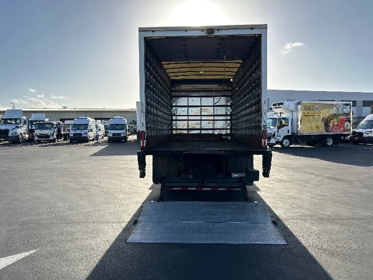 2019 Isuzu NQR — photo 9