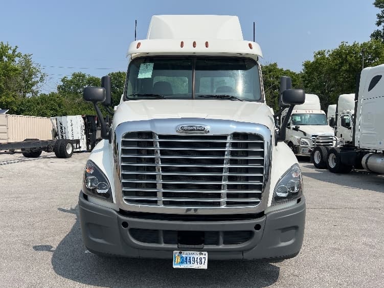 2020 Freightliner Cascadia — photo 2