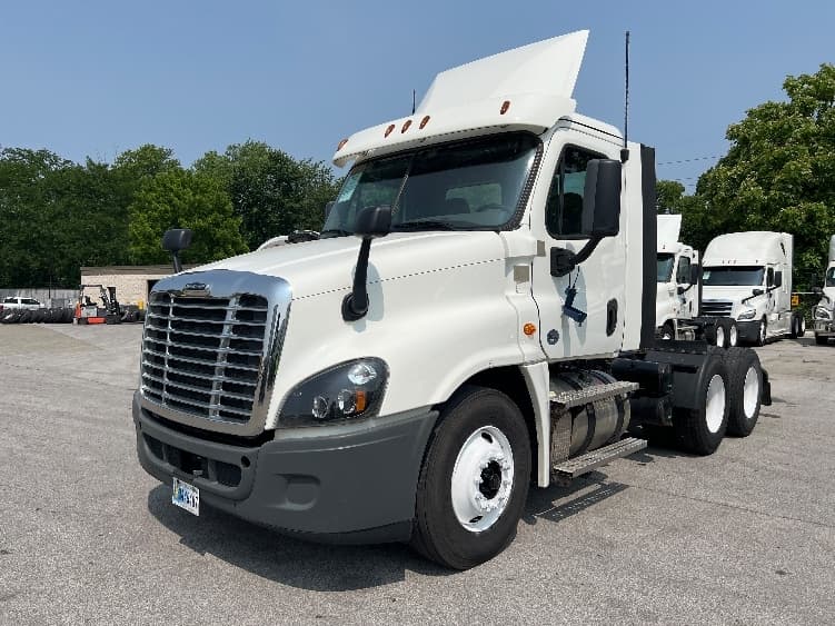 2020 Freightliner Cascadia — photo 3