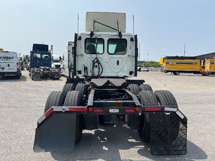 2020 Freightliner Cascadia — photo 6