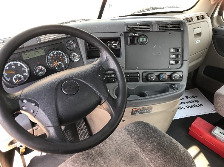 2020 Freightliner Cascadia — photo 10