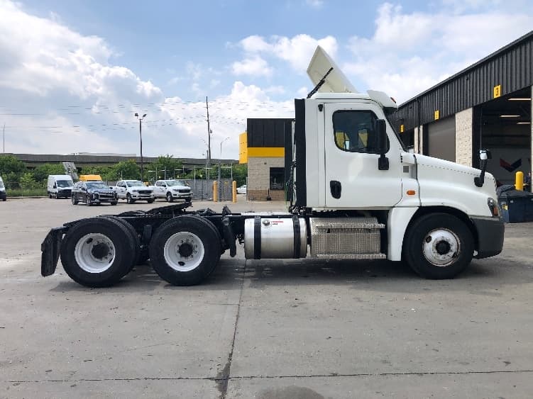 2020 Freightliner Cascadia — photo 8