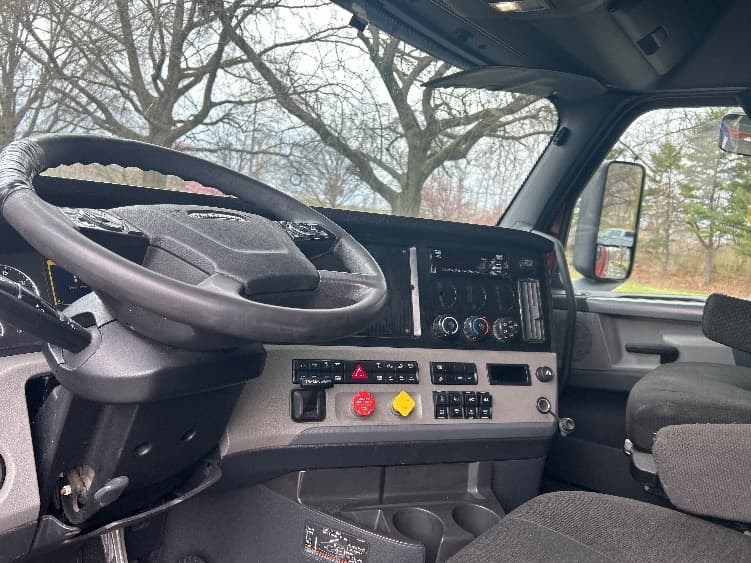 2019 Freightliner Cascadia — photo 10