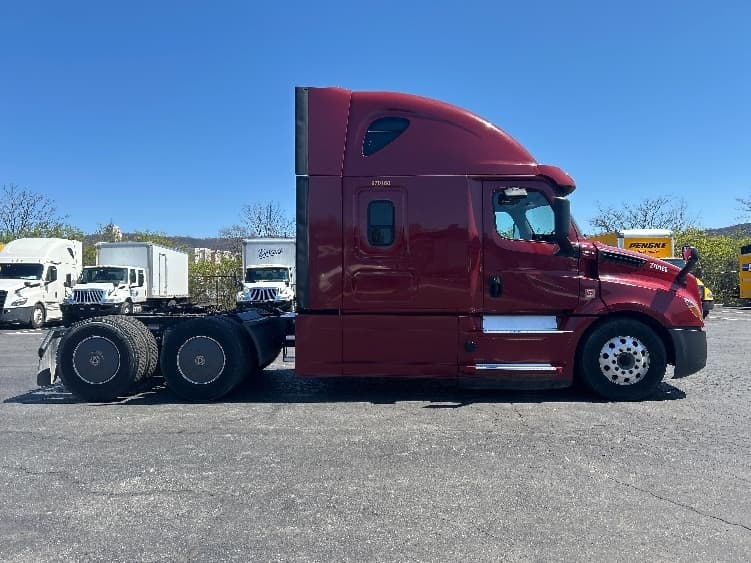 2019 Freightliner Cascadia — photo 8