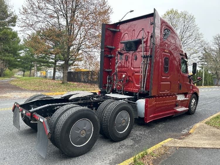 2019 Freightliner Cascadia — photo 7