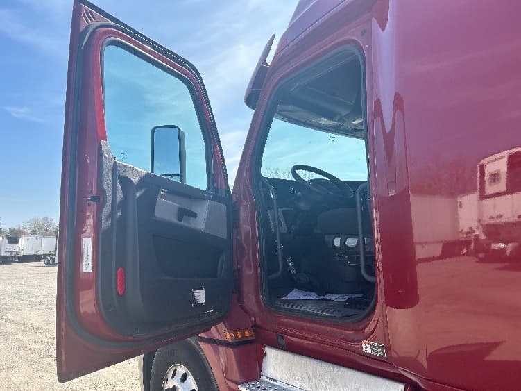 2019 Freightliner Cascadia — photo 9