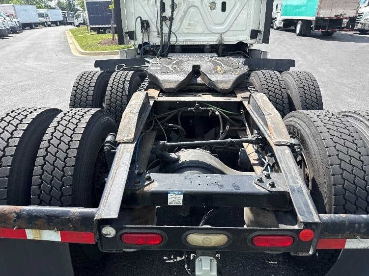 2019 Freightliner Cascadia — photo 6