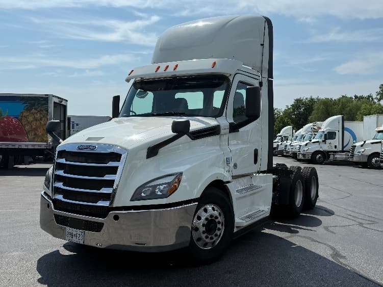 2019 Freightliner Cascadia — photo 3