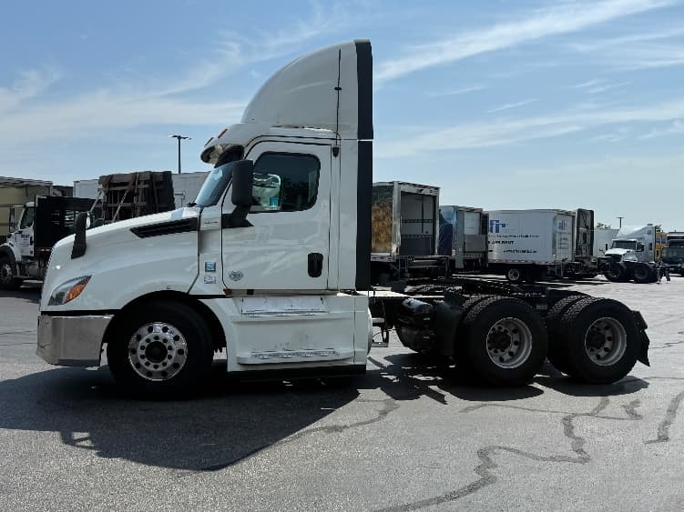2019 Freightliner Cascadia — photo 4