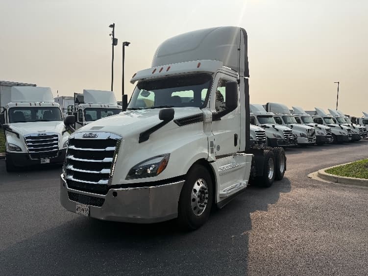 2019 Freightliner Cascadia — photo 3
