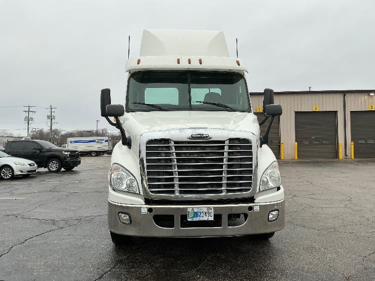 2020 Freightliner Cascadia — photo 2
