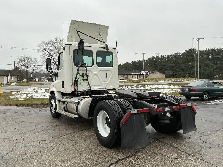 2020 Freightliner Cascadia — photo 5