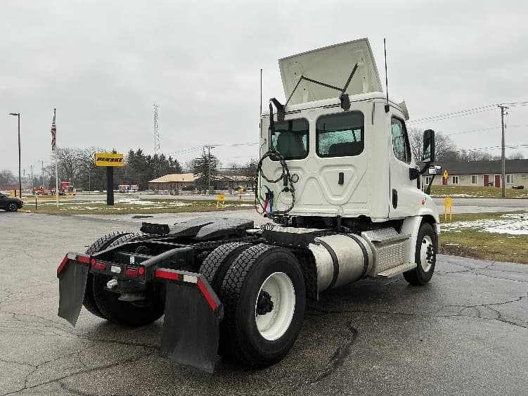 2020 Freightliner Cascadia — photo 7