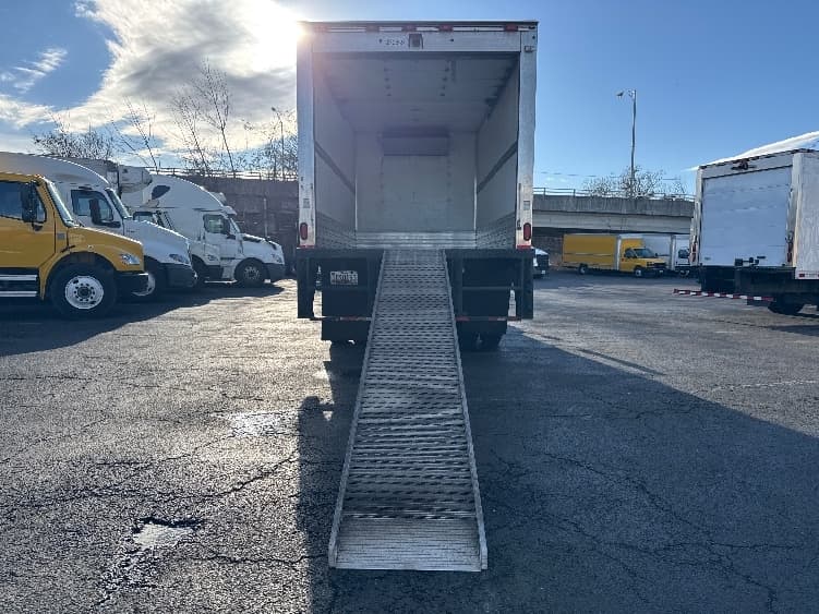 2020 Freightliner M2 106 — photo 9