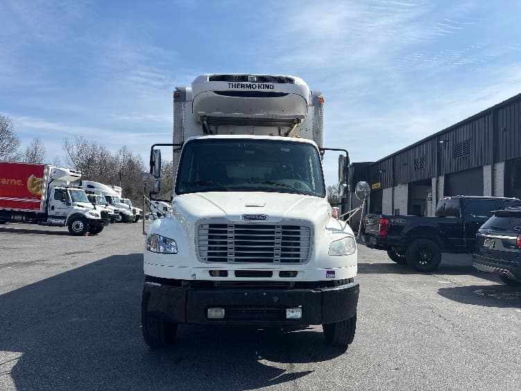 2017 Freightliner M2 106 — photo 2