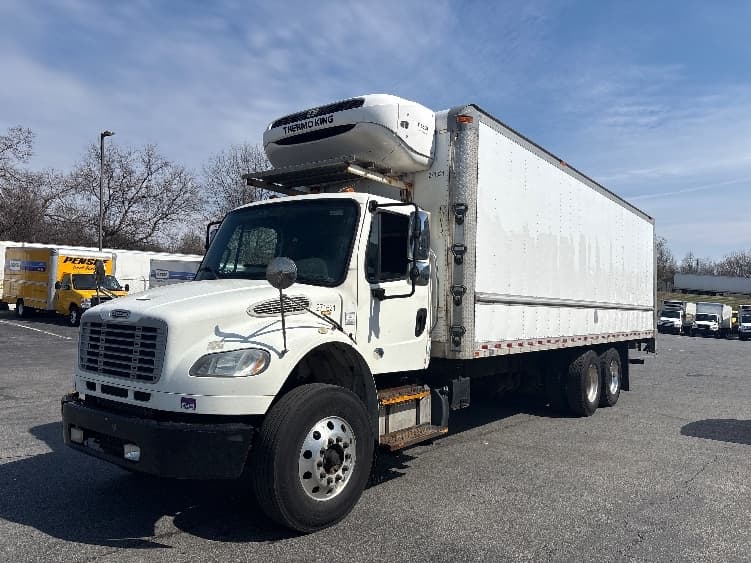 2017 Freightliner M2 106 — photo 3