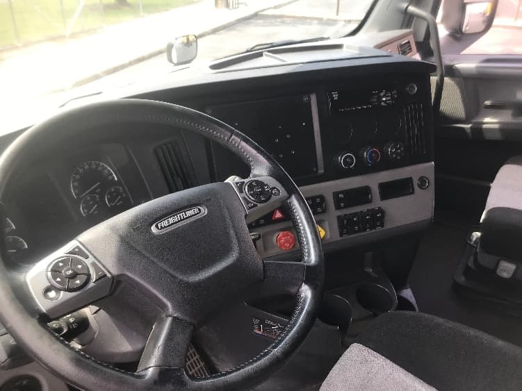 2020 Freightliner Cascadia — photo 10