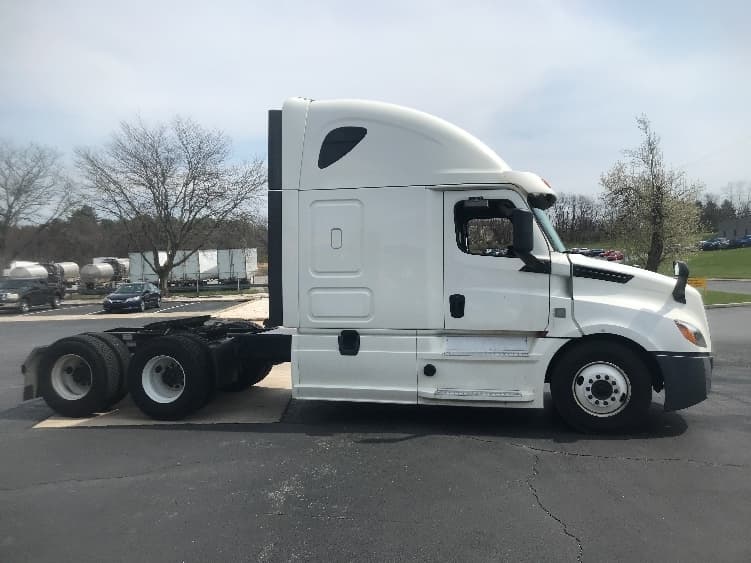 2020 Freightliner Cascadia — photo 8