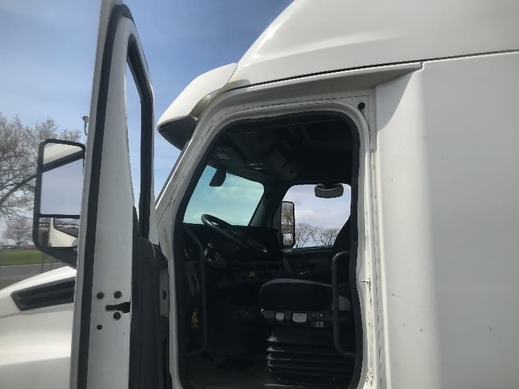 2020 Freightliner Cascadia — photo 9