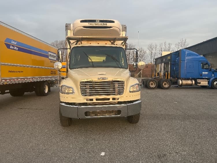 2019 Freightliner M2 106 — photo 2