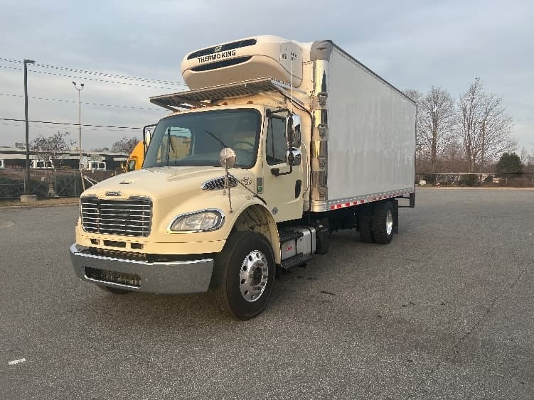 2019 Freightliner M2 106 — photo 3