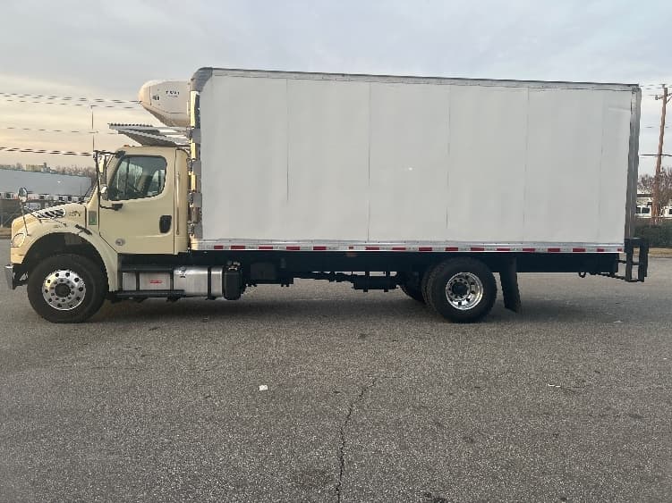 2019 Freightliner M2 106 — photo 4
