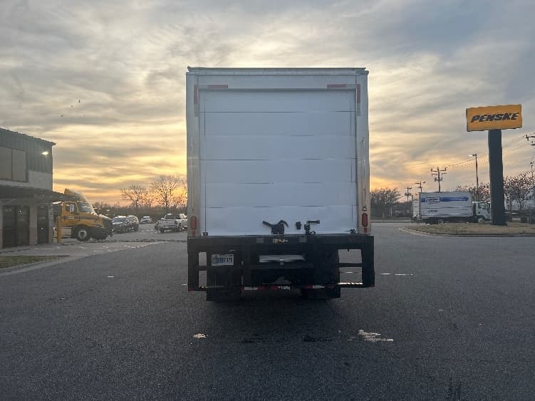 2019 Freightliner M2 106 — photo 7